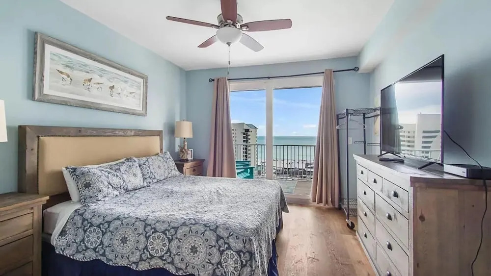 Laketown Wharf 827 - Life's A Beach
