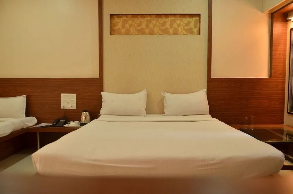 Hotel Sai Sparsh-150 meters from Saibaba temple