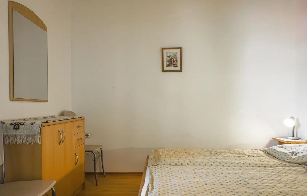 Beautiful Apartment in Porec With Wifi and 2 Bedrooms
