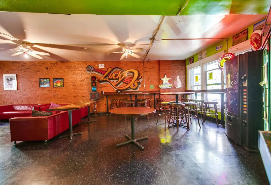 Lucky Ds Youth and Travelers Hostel