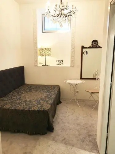 Studio 11 near Monaco train station