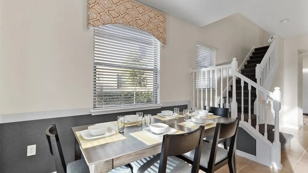 5 Bed 4 Bath Townhouse With Pool 5 Bedroom Townhouse by RedAwning