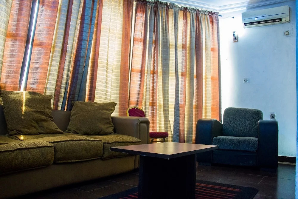 Emglo Suites