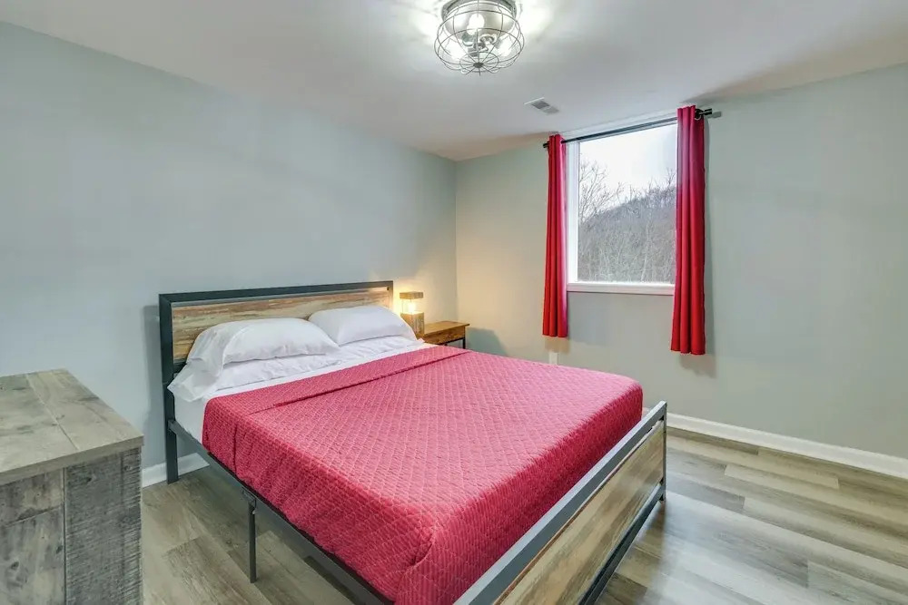 Comfy Kingsport Apartment - Walk to Brewery!