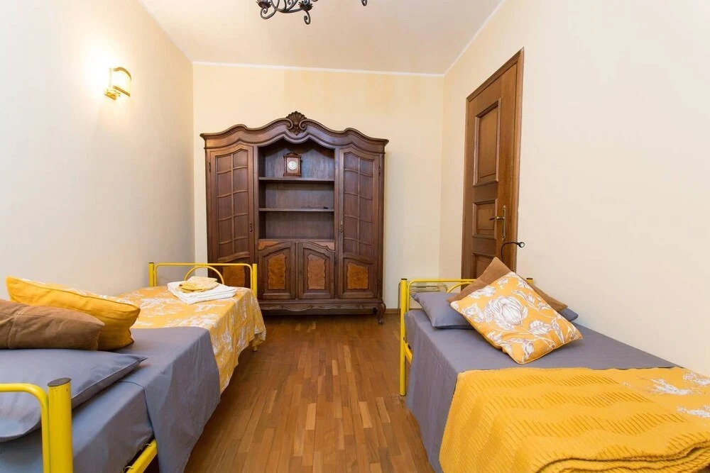 Beautiful Villa, Wifi, Bbq, Private Garden, Short Walk to Lakeside, Beach and Restaurants