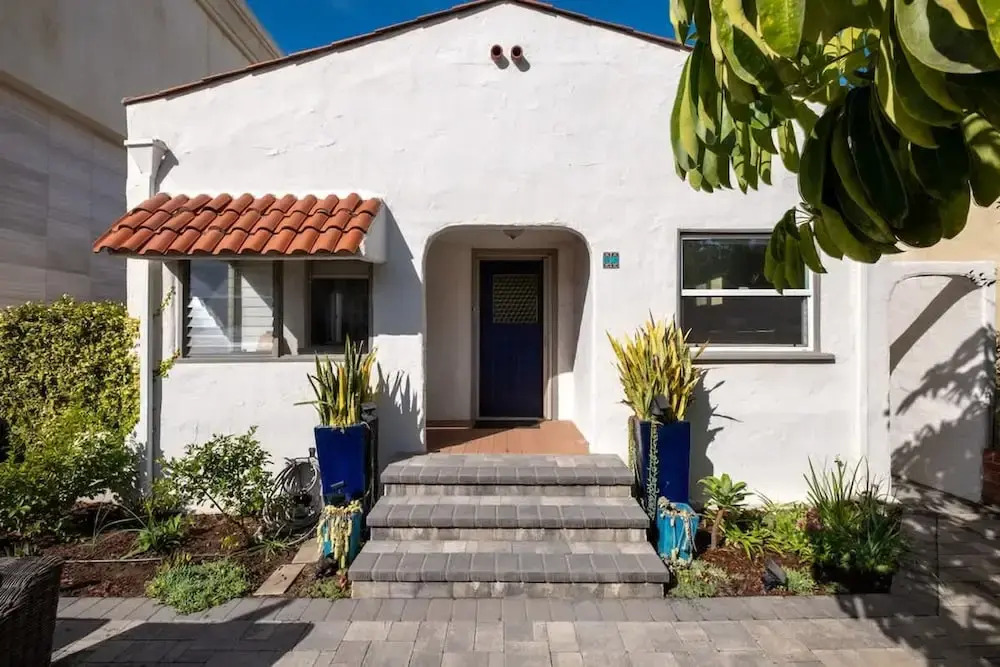 Beachside Bungalow 5 Minute Walk From the Shore