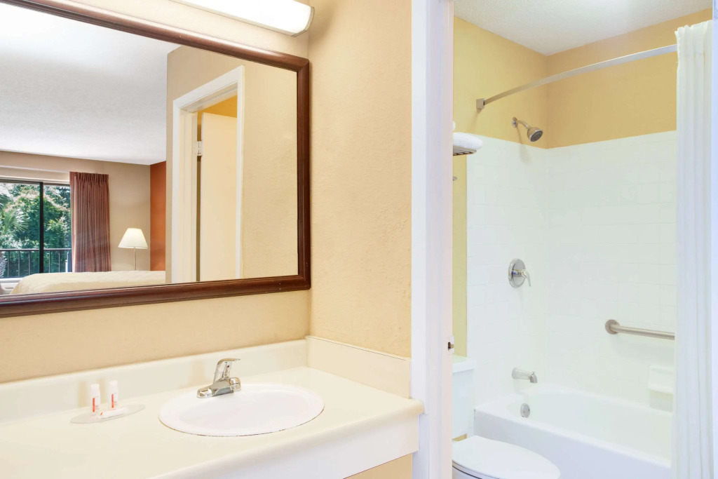 Super 8 by Wyndham Defuniak Springs