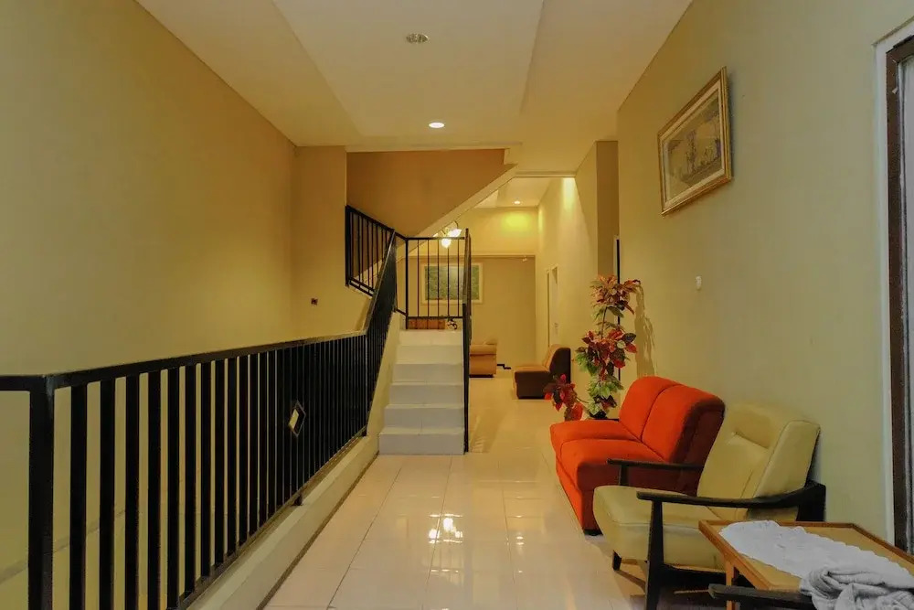 OYO Life 93382 Gajayana Kost Female Only Syariah