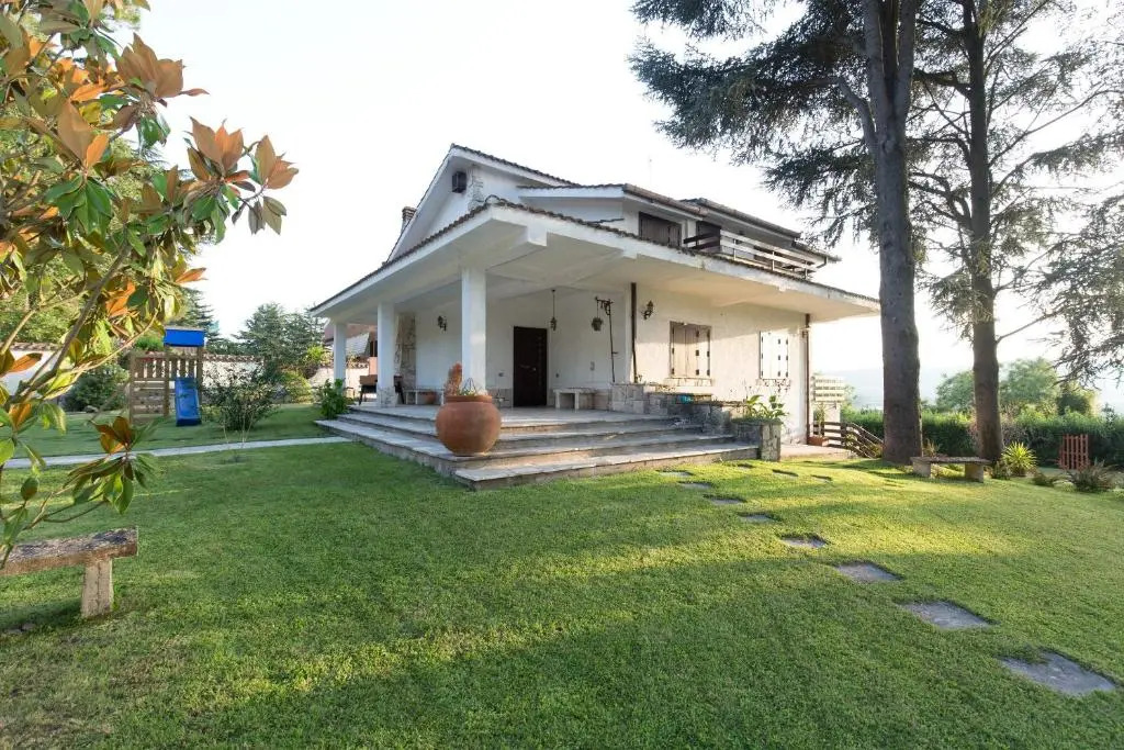 Villa White