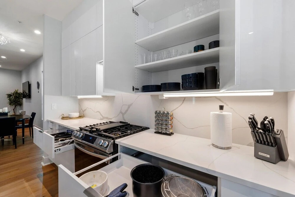 Luxurious Midtown Home Rooftop Views by Silverx