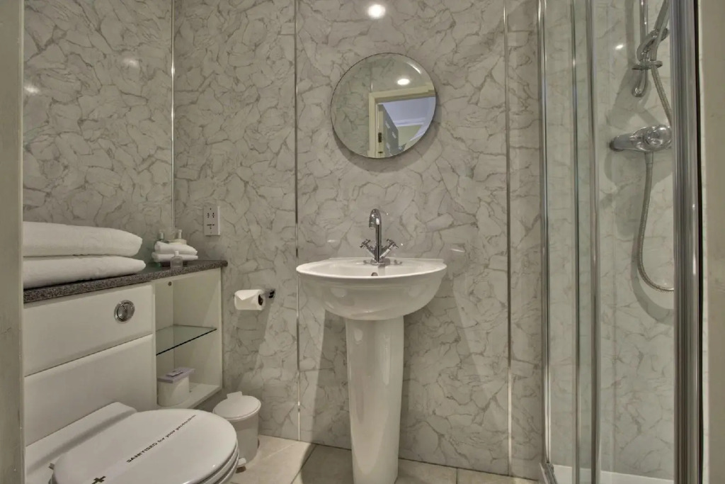 The Leconfield Hotel