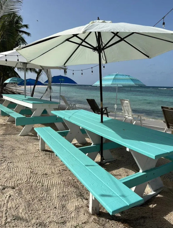 Casa rosada beach front