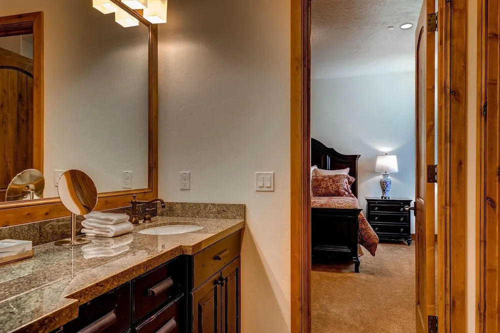 Snowtop Manor by Park City Lodging