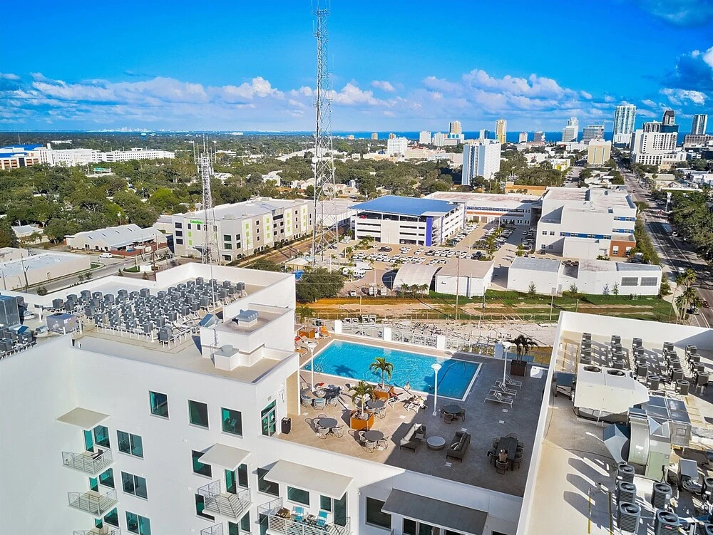 FRONTDESK Vantage Apts Edge District St Pete