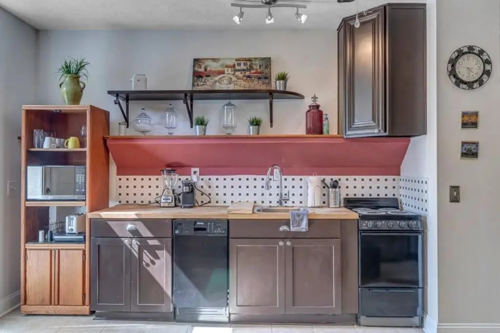 Charming 1st floor apt in the heart of Springfield