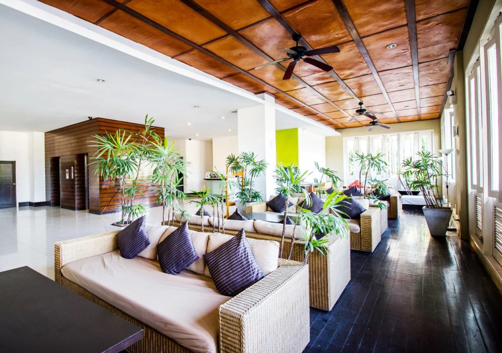 B2 Premier Hotel & Resort