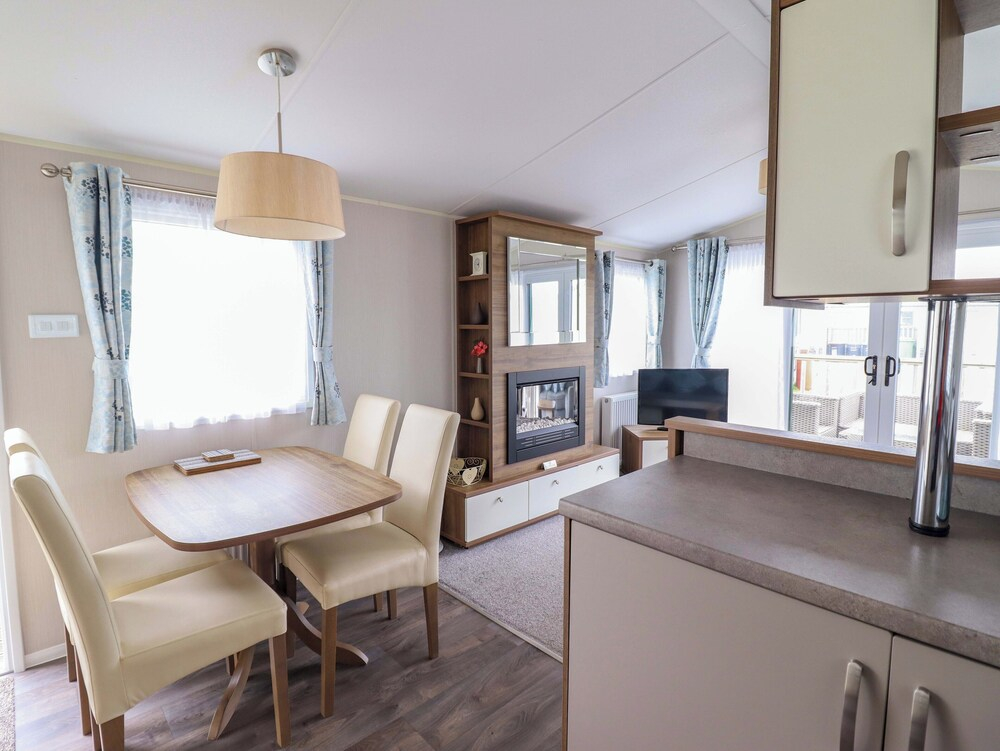 Sea Breeze C38 Dyffryn Seaside Estate
