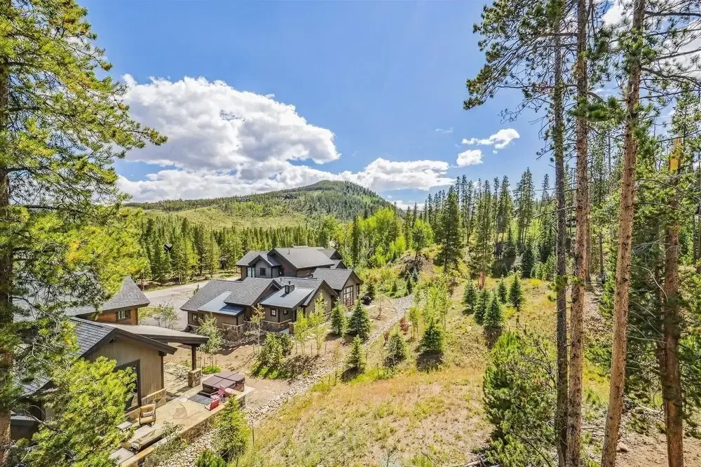 Wolverine Lookout 3 Bedroom Townhouse by Redawning