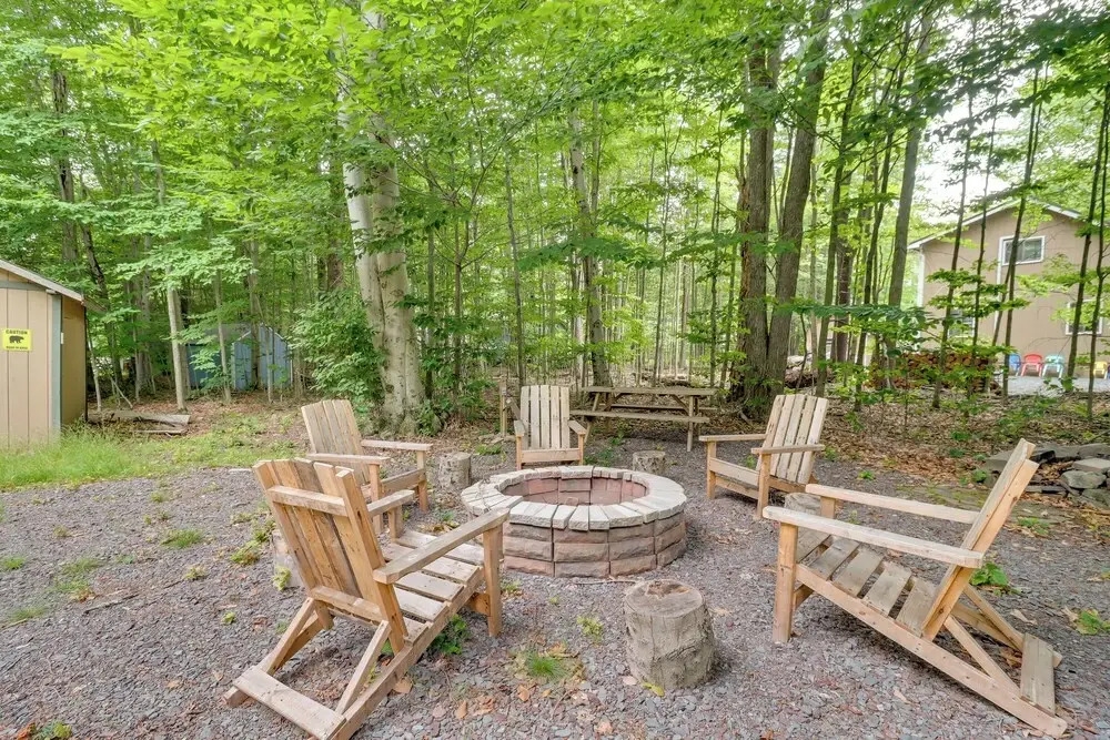 Lake Access & Decks: Pet-friendly Poconos Cabin!