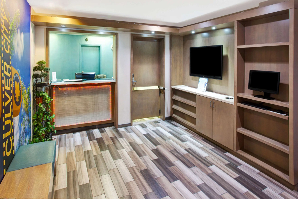 Travelodge by Wyndham Culver City