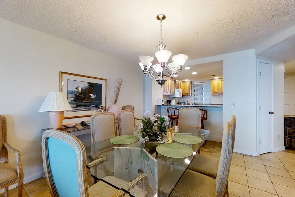Attractive Home Steps From Ocean With Pool, Central AC, Deck & Fast Wifi