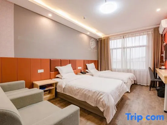 Shell Xinyang Huangchuan County Railway Station Hotel