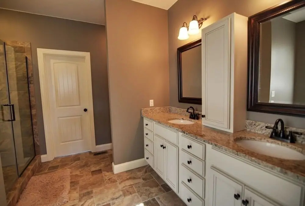 Lakefront Privacy On A Large Wooded Lake Lure, Lakefront 4 Bedroom Home