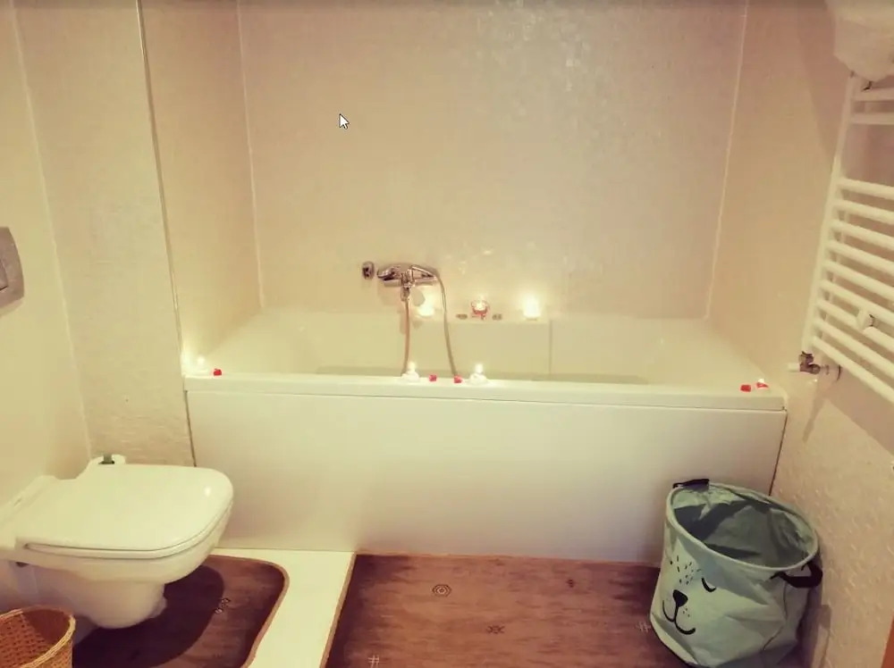 Large View & Jacuzzi