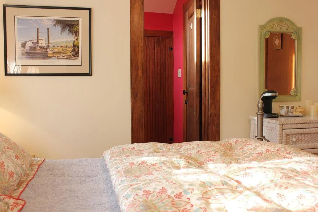 DeBourge Guesthouse