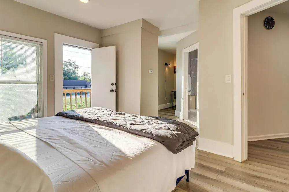 3 Mi to Dtwn Detroit: Spacious Home w/ Yard!