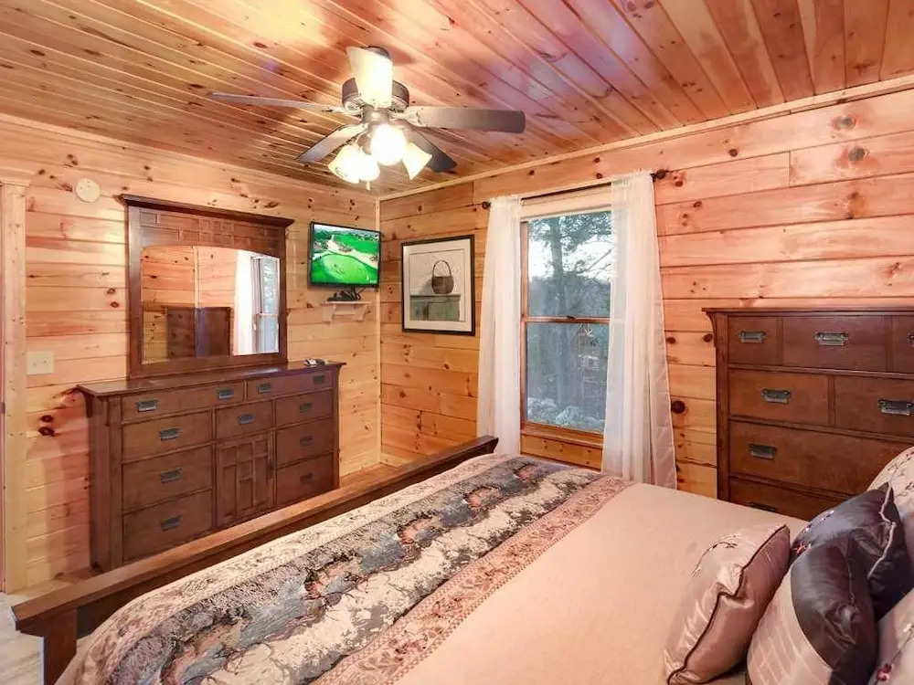 Gatlinburg Summit Views 2 Bedroom Home with Hot Tub
