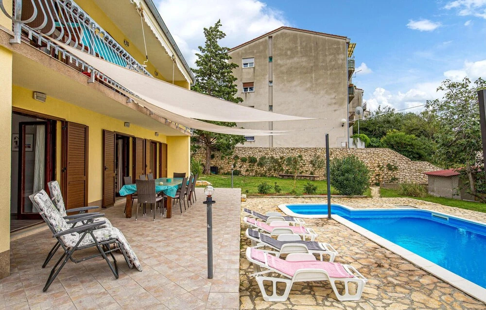 Awesome Home In Banjol