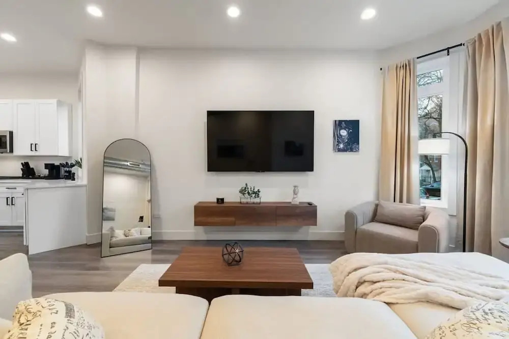 Wicker Park Luxe 2BR 2BA Condo