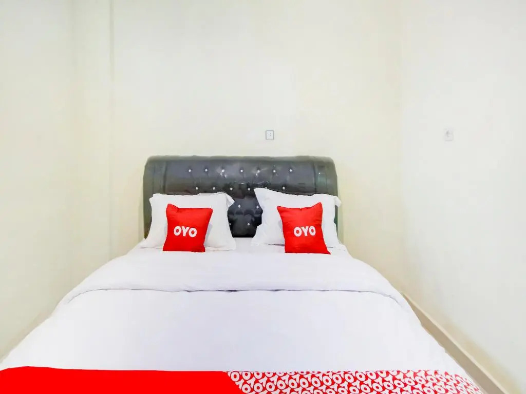RedDoorz at Golden Gateway Medan