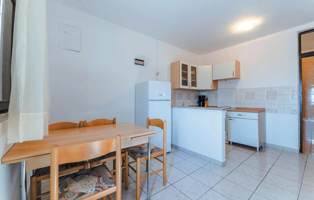 Beautiful Home in Bosana With Wifi and 2 Bedrooms