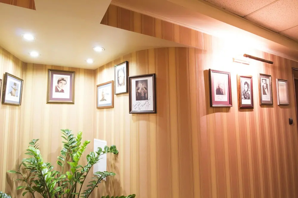 Attache Hotel