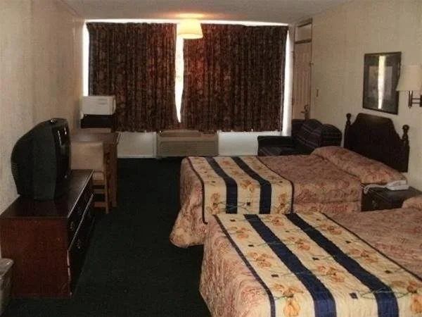 Holiday Motel - Whiteville