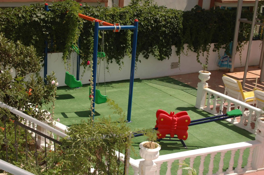 Side Resort Annex