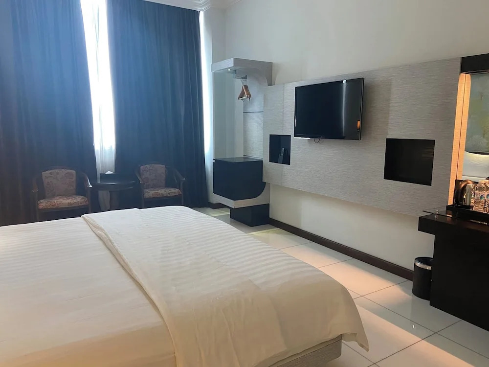 OYO 90975 Atta Hotel