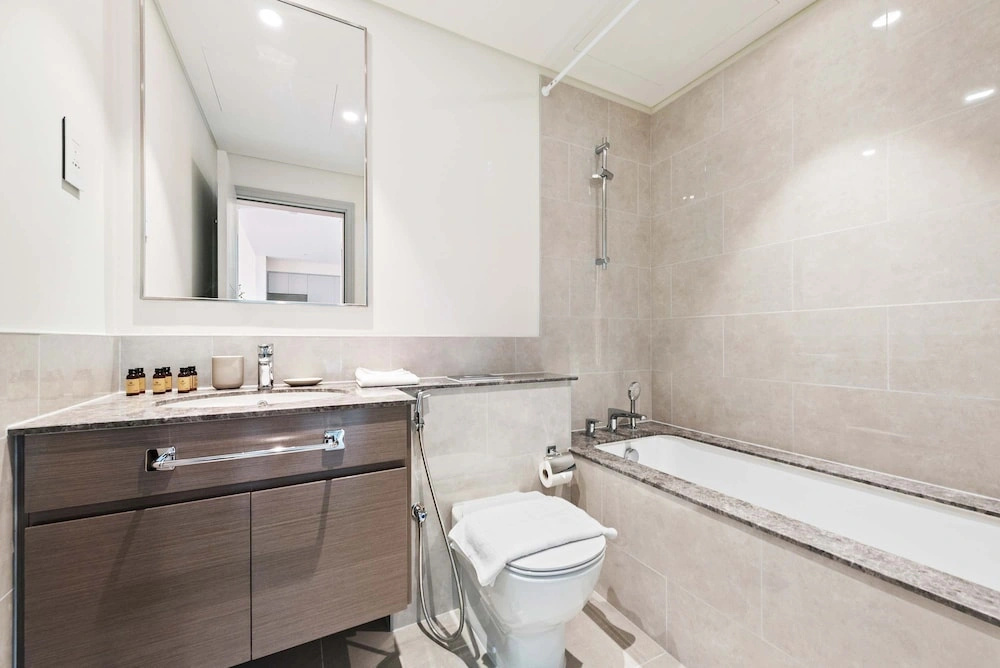 Downtown Apartment w Tower Pool Balcony