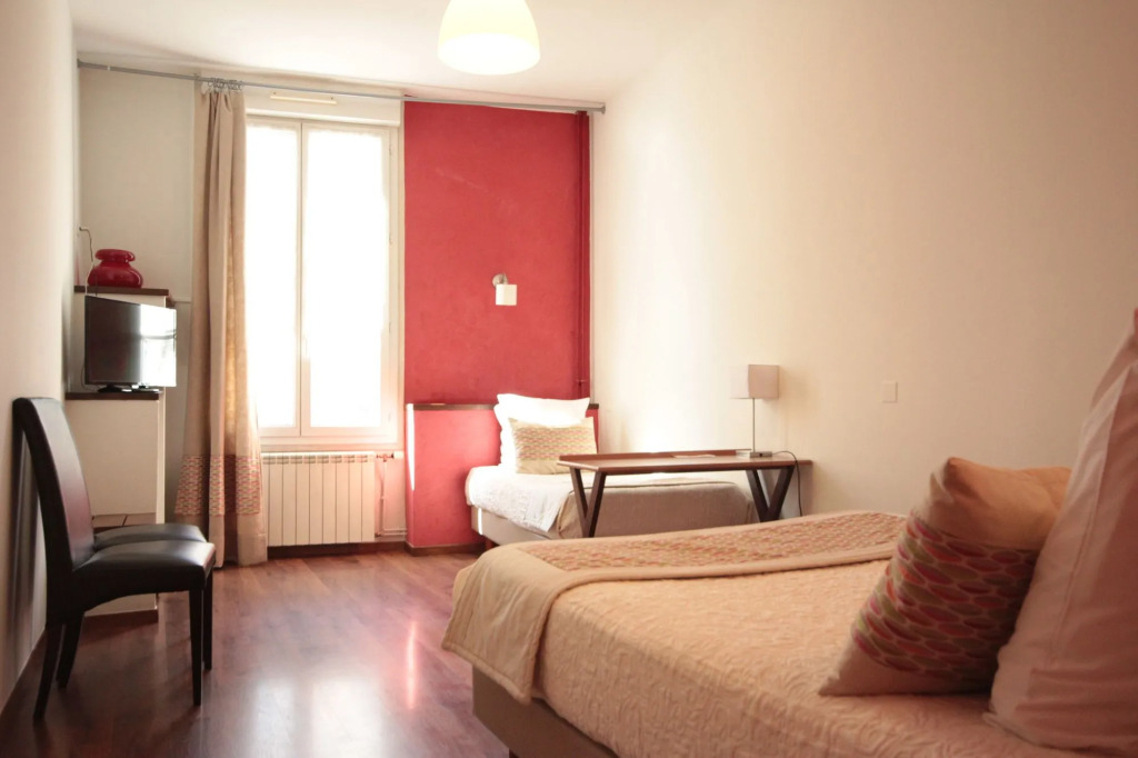 Hôtel Des Arts, Artisanal et Indépendant