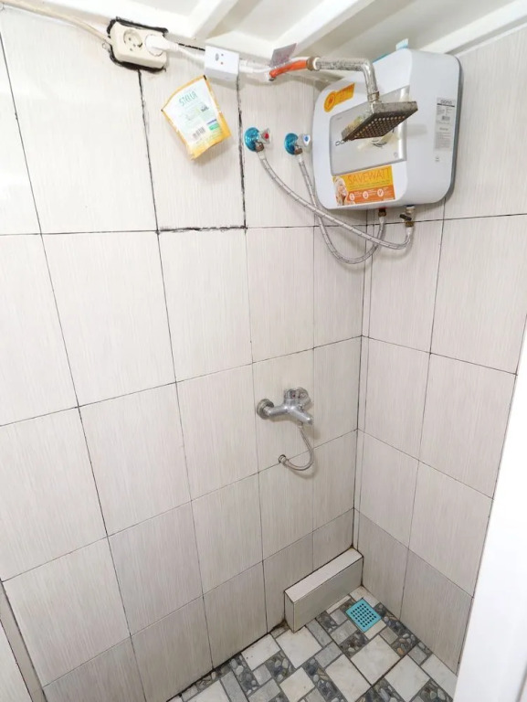 Kamar Keluarga Semanan Syariah