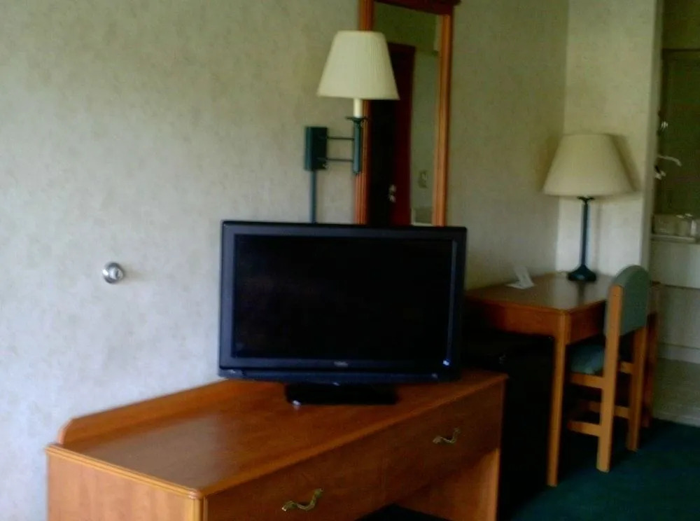 Campton Parkway Inn