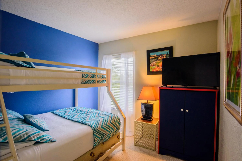 8BR -private swimming pool -gated resort community -suitable for family & group getaways -5 miles to Disney