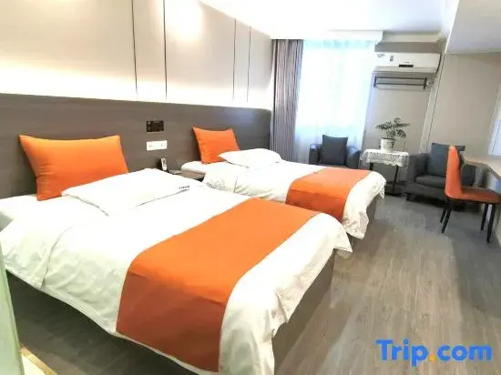 Lake Holiday Hotel