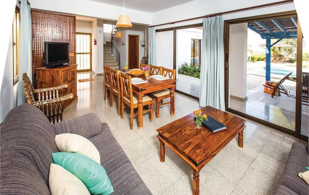 Stunning Home In Argaka With Wifi