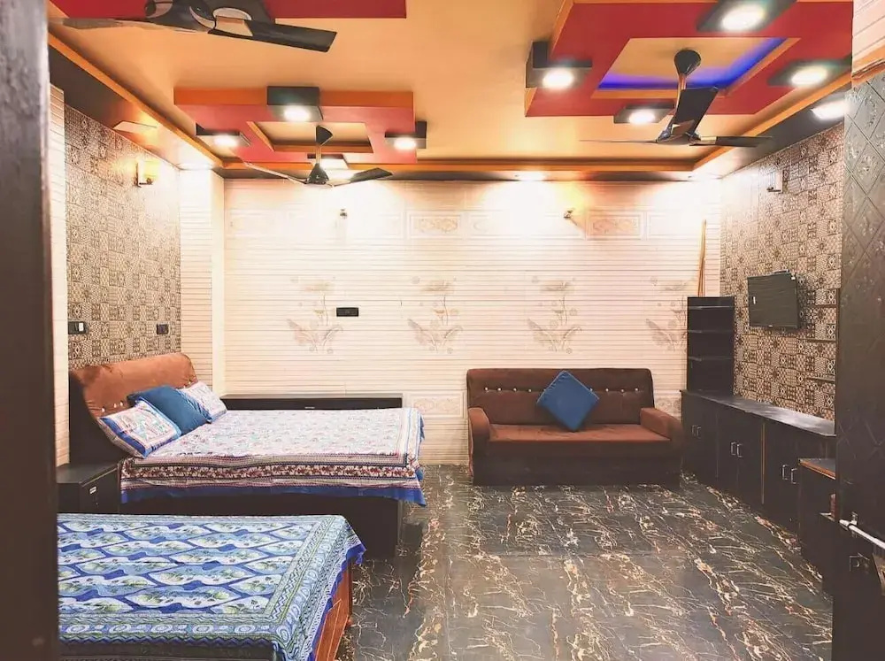 Atharv Paying Guest House