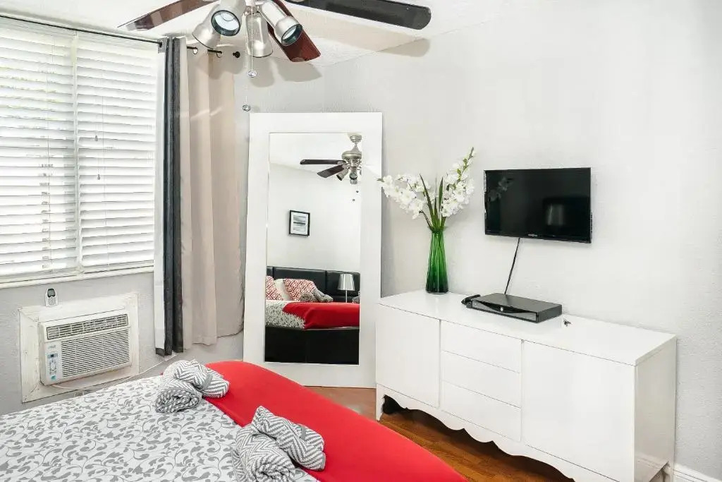 713 Miami Beach Apartments