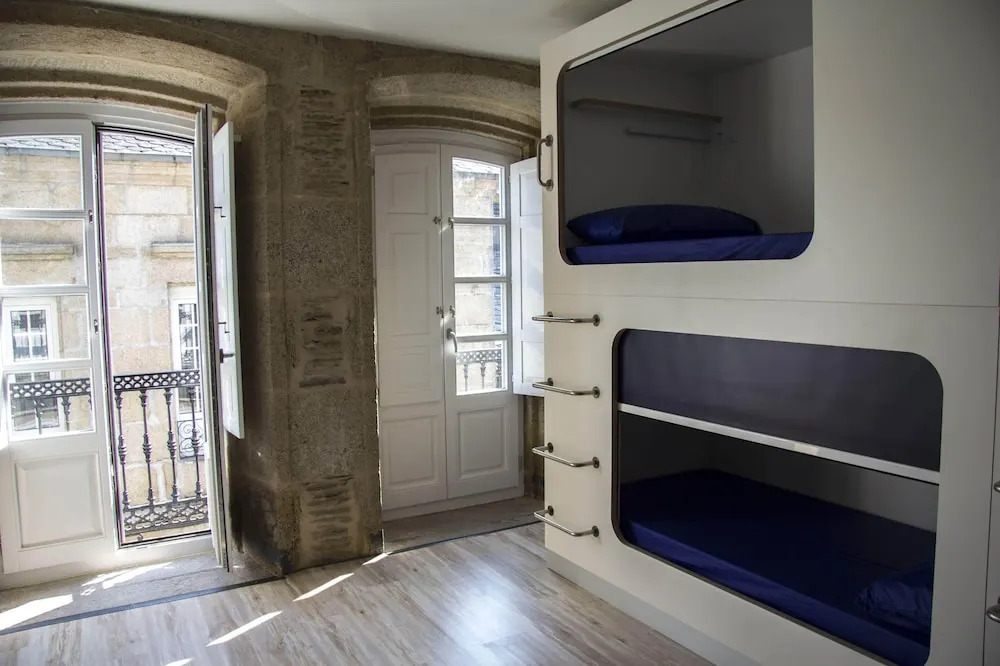 HOSTELCROSS
