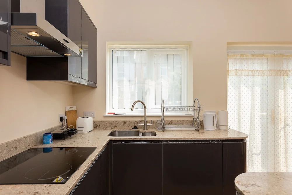 2 Bedroom House In Tooting With Garden